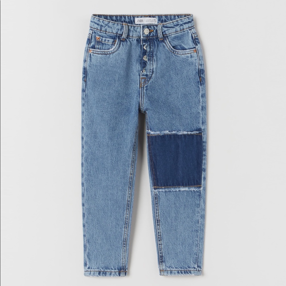 Zara”CONTRASTING PATCH MOM FIT JEANS”
